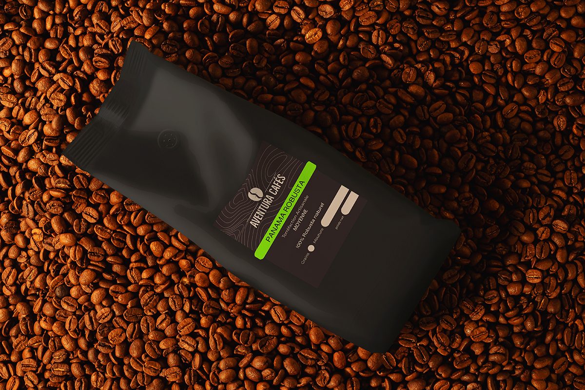 Sac Panama Robusta entouré de grains de café